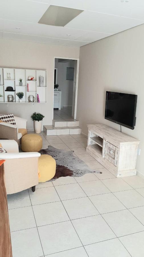 ווינדהוק Feather Self Catering Accommodation מראה חיצוני תמונה
