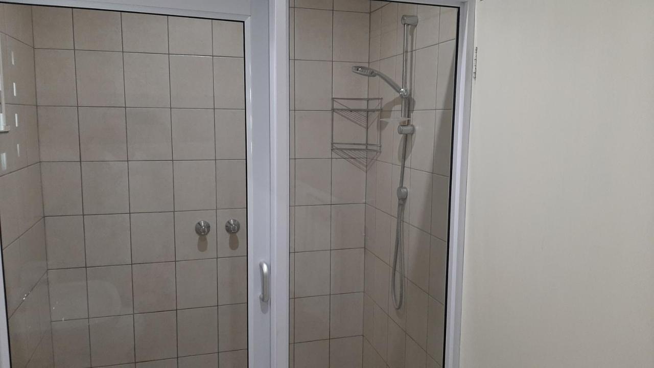 ווינדהוק Feather Self Catering Accommodation מראה חיצוני תמונה