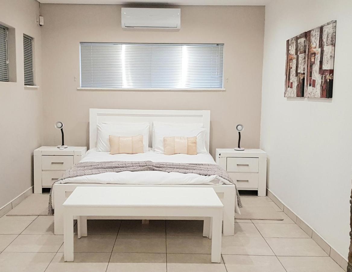 ווינדהוק Feather Self Catering Accommodation מראה חיצוני תמונה